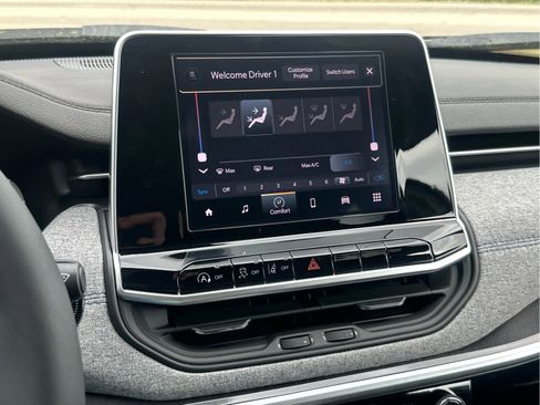 New 2025 Jeep Compass Latitude w/ Convenience Group image 39