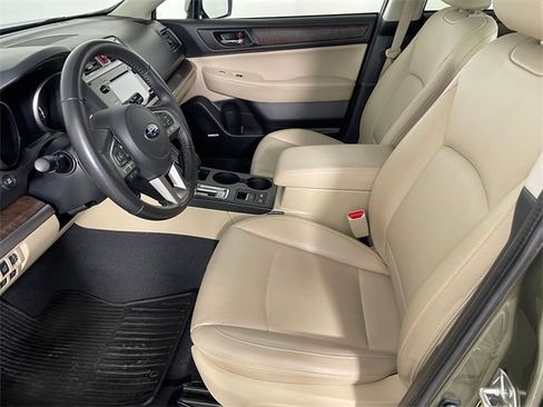 Used 2017 Subaru Outback 2.5i Limited image 2