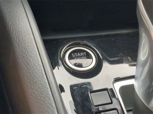 New 2025 Nissan Versa SR image 25