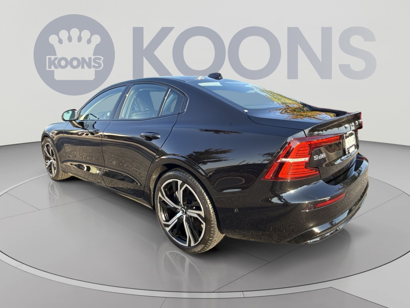 Used 2024 Volvo S60 B5 Plus w/ Climate Package AWD/4WD image 4