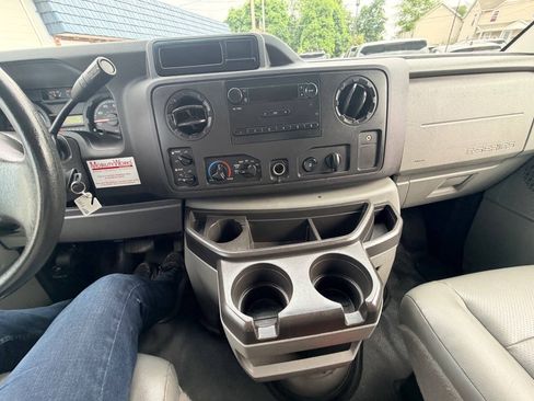 Used 2014 Ford E-250 and Econoline 250 Extended w/ Power Group RWD image 8