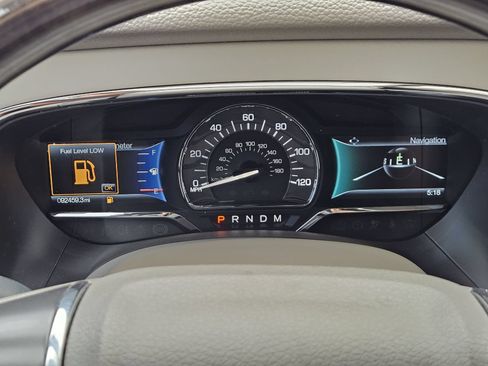Used 2016 Lincoln Navigator Select RWD image 19