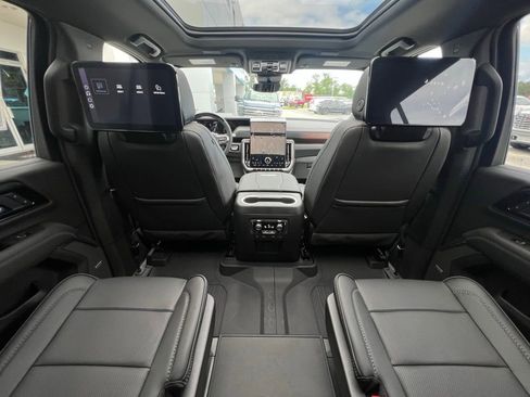 New 2026 GMC Yukon Denali w/ Denali Reserve Package AWD/4WD image 10