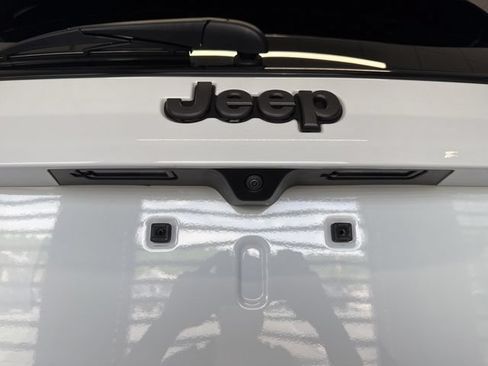Used 2024 Jeep Compass Trailhawk AWD/4WD image 19