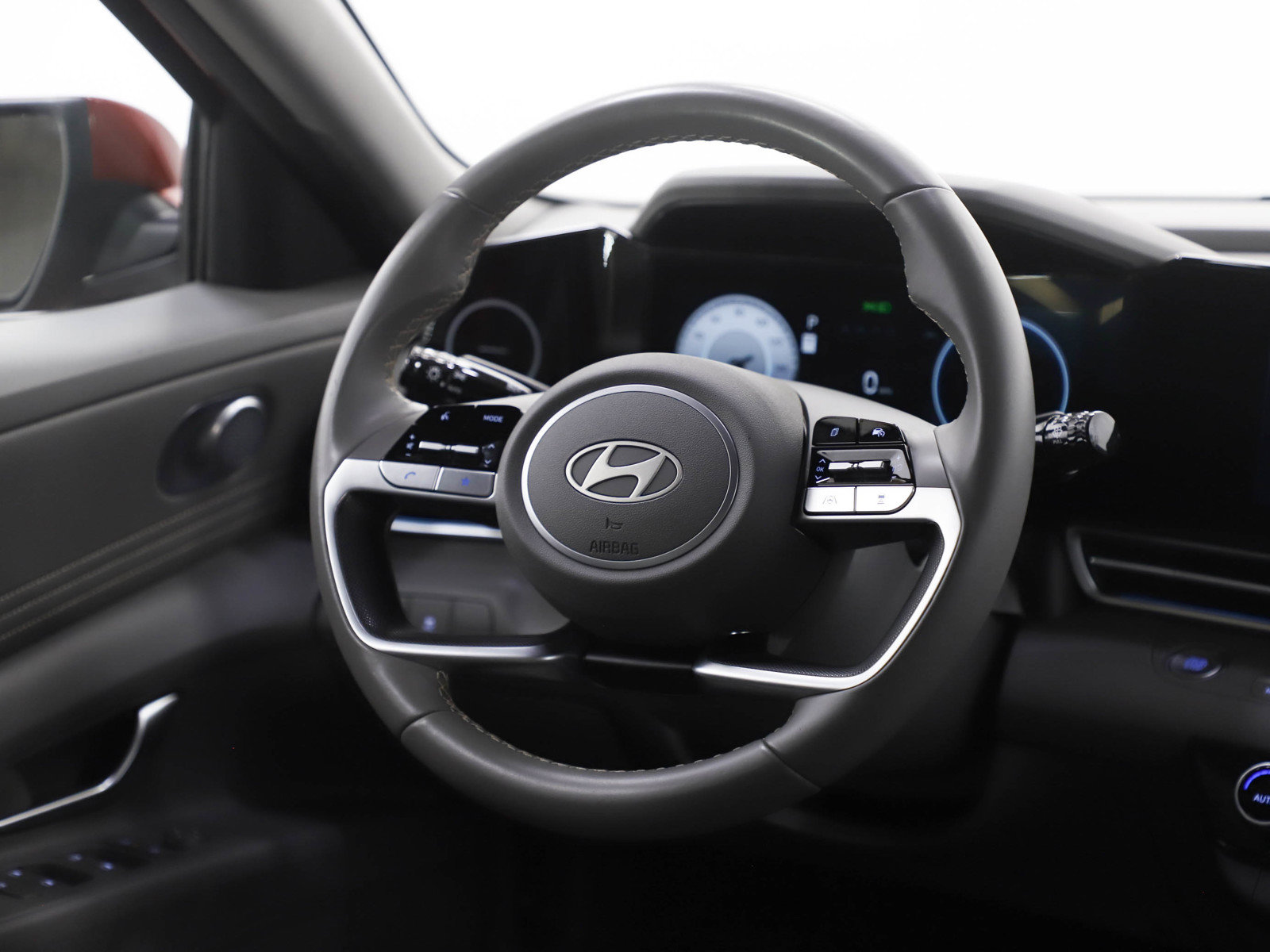 Used 2025 Hyundai Elantra SEL FWD image 14