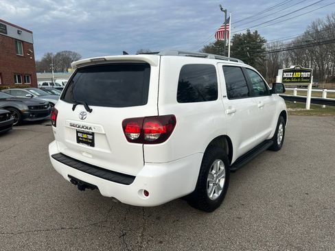 Used 2019 Toyota Sequoia SR5 image 8