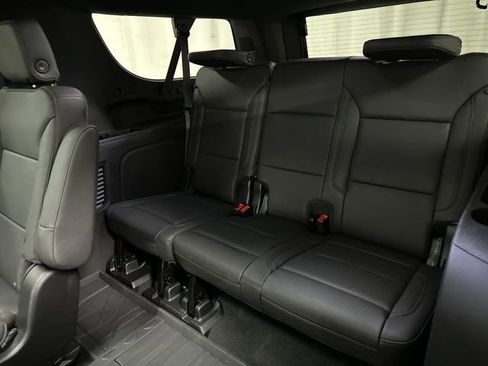 Used 2024 Chevrolet Suburban Z71 w/ Luxury Package image 16