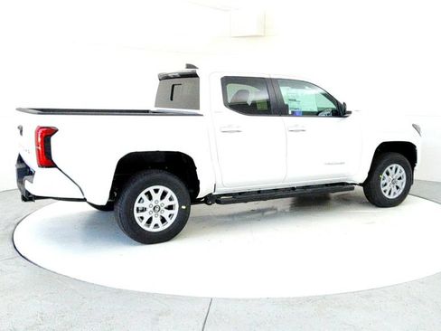 Used 2025 Toyota Tacoma SR5 AWD/4WD image 6