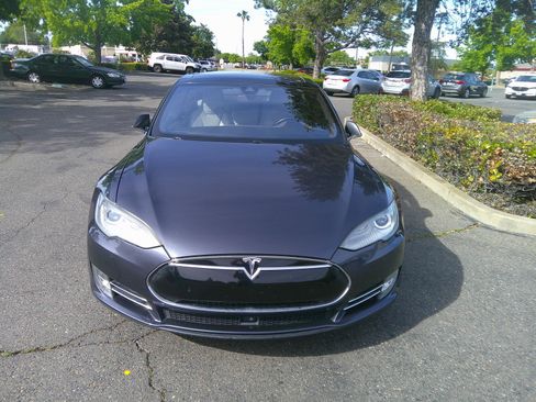 Used 2015 Tesla Model S P85D image 2