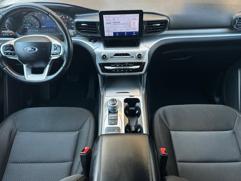 Certified 2022 Ford Explorer XLT image 12