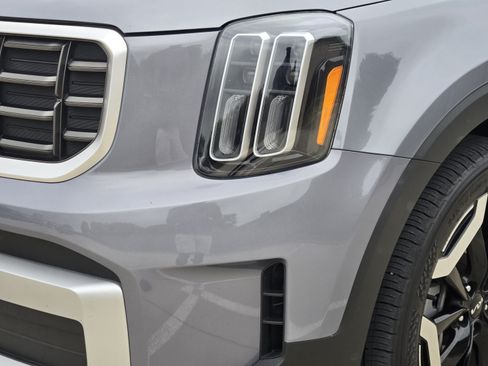 Used 2025 Kia Telluride S FWD image 30