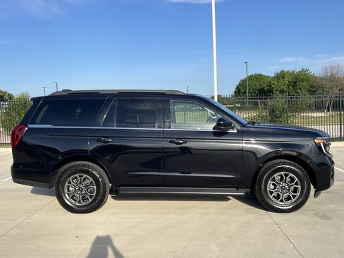 Used 2025 Ford Expedition Active RWD image 3