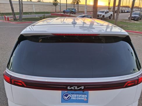 Used 2024 Kia Carnival LX image 5