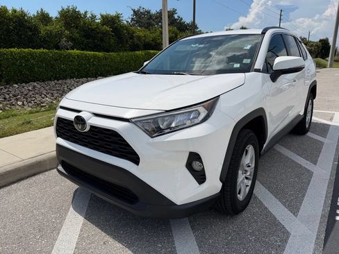 Used 2020 Toyota RAV4 XLE FWD image 1