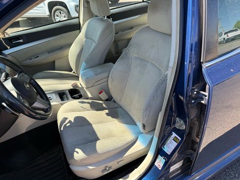Used 2010 Subaru Legacy 2.5i Premium image 7