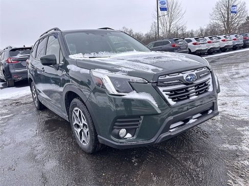 Used 2023 Subaru Forester Premium image 2