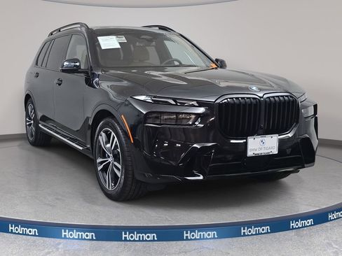 Used 2025 BMW X7 xDrive40i w/ M Sport Package image 3
