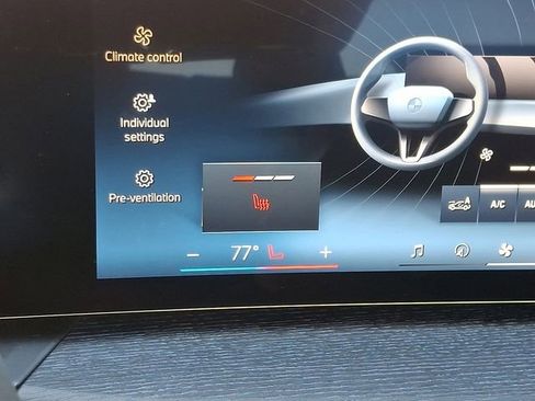 Certified 2025 BMW 230i xDrive Coupe w/ Convenience Package image 23