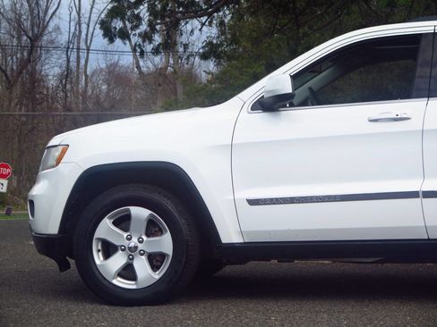 Used 2013 Jeep Grand Cherokee Laredo AWD/4WD image 28