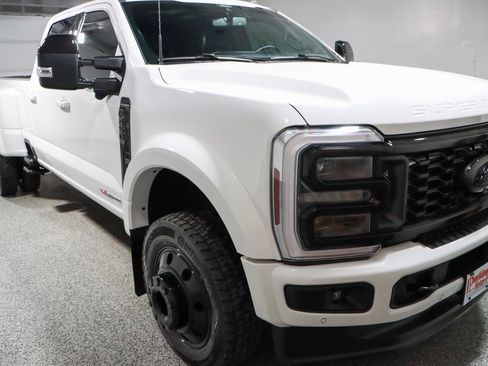 Used 2025 Ford F450 Platinum w/ FX4 Off-Road Package image 5