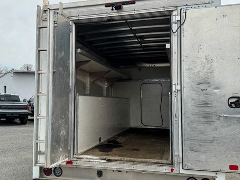 Used 2022 Ford E-350 and Econoline 350 Super Duty w/ Power Windows & Locks Group RWD image 16