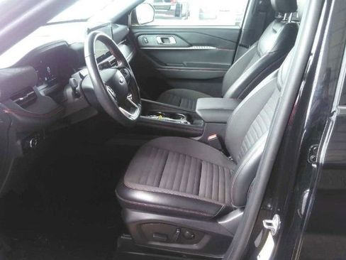 Used 2025 Ford Explorer ST-Line AWD/4WD image 2