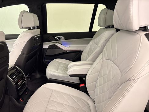 Certified 2024 BMW X7 xDrive40i w/ Executive Package image 33