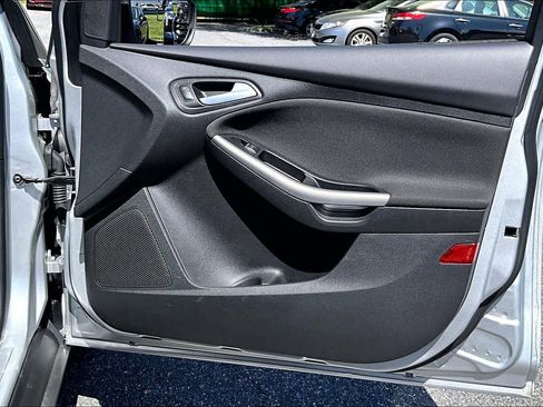 Used 2017 Ford Focus Titanium FWD image 23