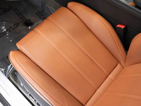 Certified 2022 Bentley Bentayga AWD/4WD image 19