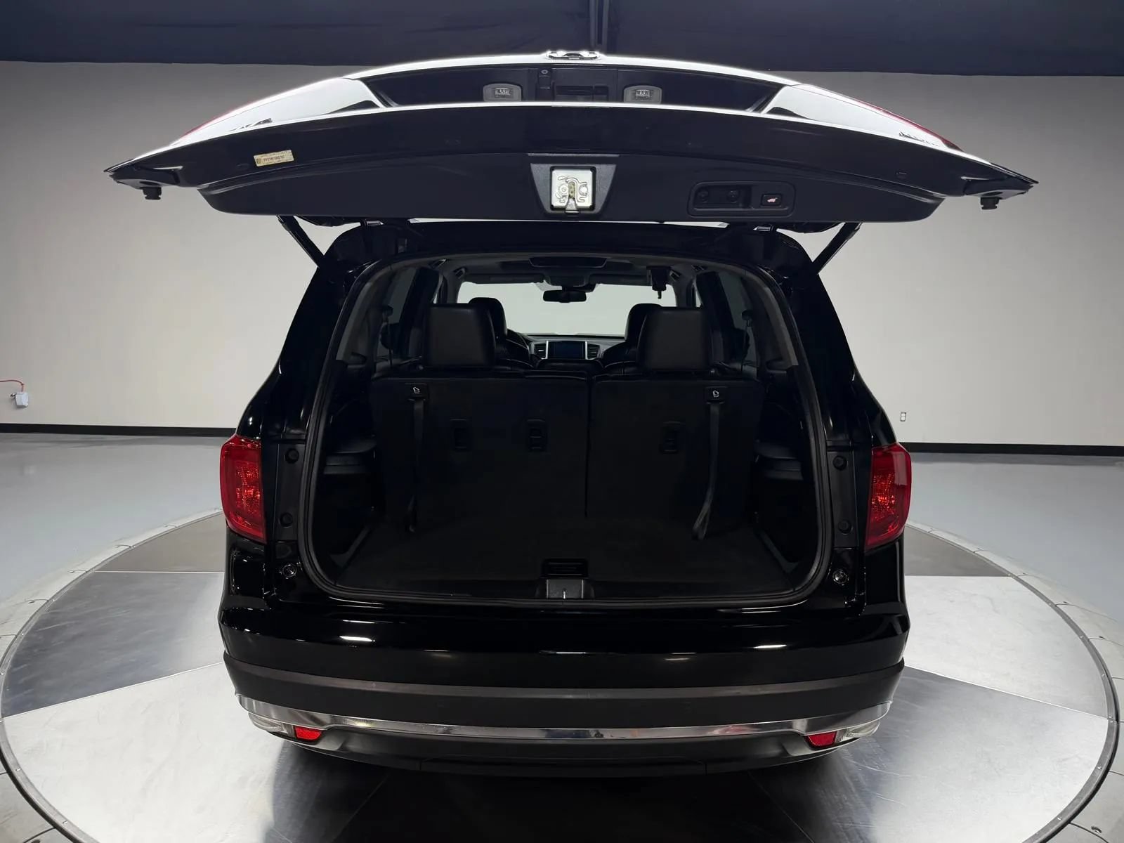 Used 2016 Honda Pilot Touring image 13