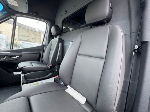 Used 2024 Mercedes-Benz eSprinter 170 Cargo image 20
