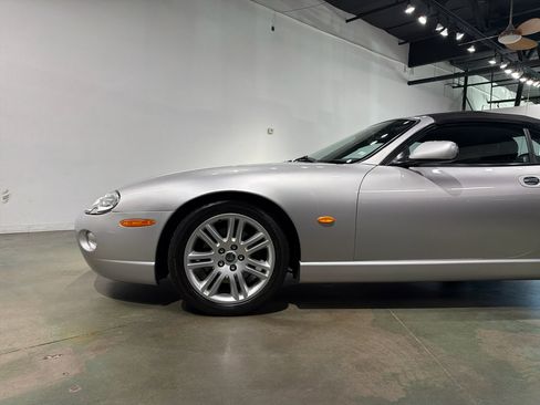 Used 2005 Jaguar XK8 Convertible image 4