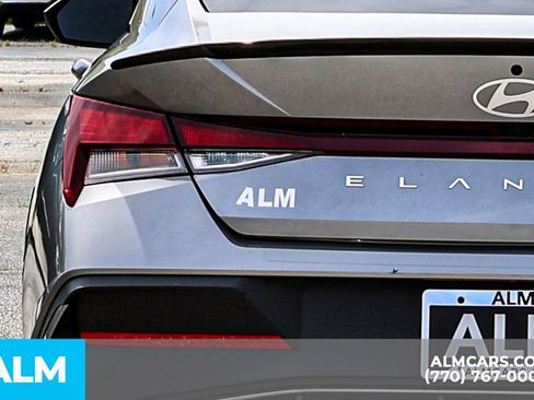Used 2025 Hyundai Elantra Sport FWD image 13