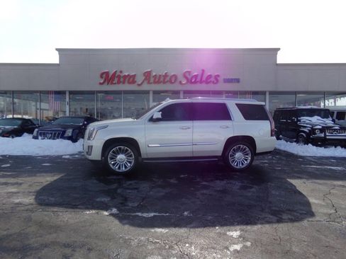 Used 2015 Cadillac Escalade Luxury image 1