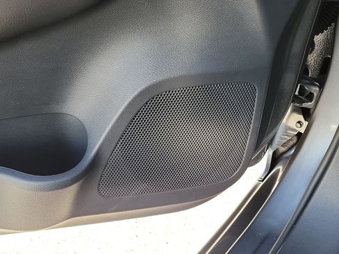 Used 2025 Nissan Versa S w/ Trunk Package image 30