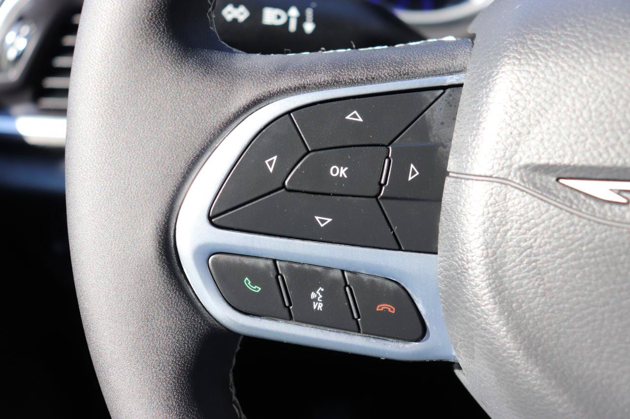 Used 2027 Chrysler Pacifica Select FWD image 35