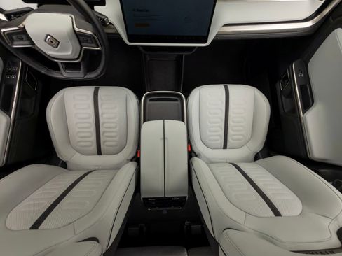Used 2023 Rivian R1S Adventure AWD/4WD image 18