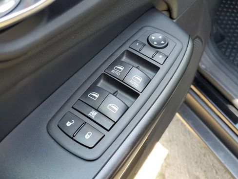 Used 2020 Jeep Cherokee Trailhawk w/ Cold Weather Group AWD/4WD image 6