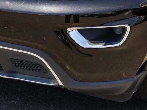 Used 2019 Jeep Grand Cherokee Limited RWD image 4