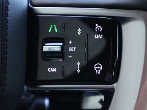 Certified 2023 Land Rover Range Rover SE image 17