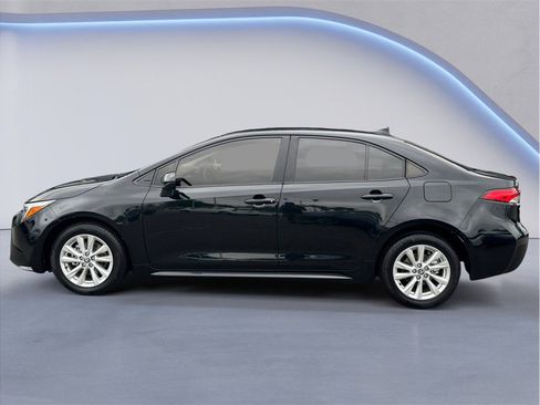 Used 2024 Toyota Corolla LE w/ LE Convenience Package FWD image 3