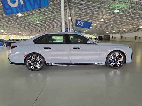 New 2026 BMW i7 xDrive60 w/ Executive Package image 4