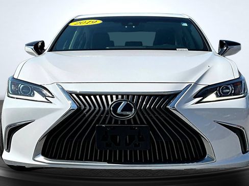 Used 2019 Lexus ES 350 w/ Accessory Package 2 FWD image 2