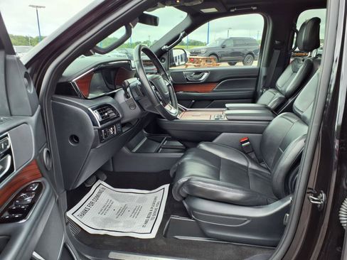 Used 2024 Lincoln Navigator Premiere image 10