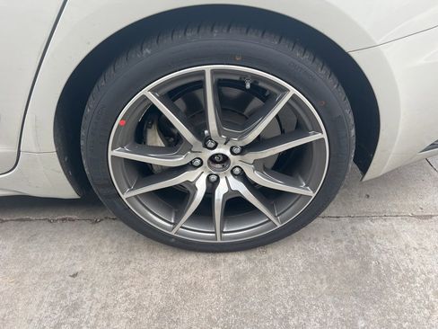 Used 2025 Genesis G70 2.5T image 9