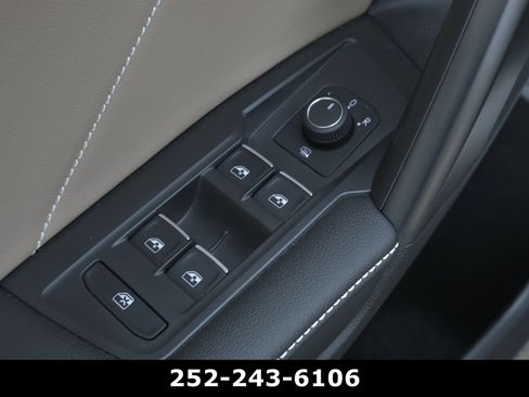 Used 2024 Volkswagen Tiguan SE R-Line AWD/4WD image 29