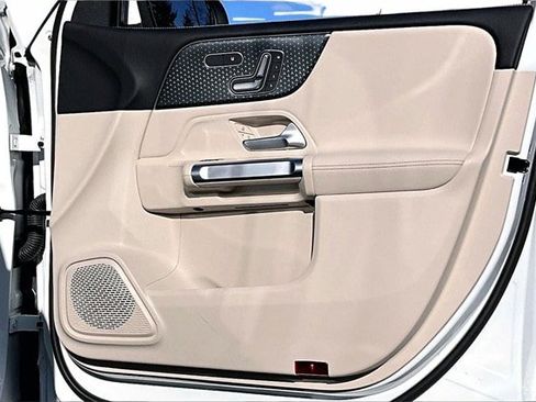 Certified 2025 Mercedes-Benz GLB 250 4MATIC image 30