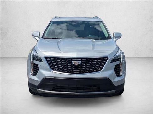 Used 2022 Cadillac XT4 Premium Luxury w/ Enhanced Visibility Package FWD image 2