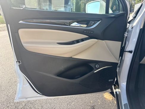 Used 2018 Buick Enclave Premium w/ Experience Buick Package FWD image 10