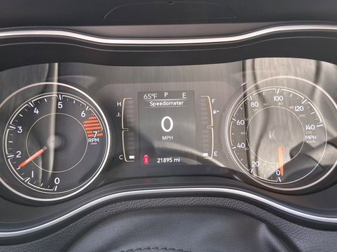 Used 2020 Jeep Cherokee Latitude Plus image 11